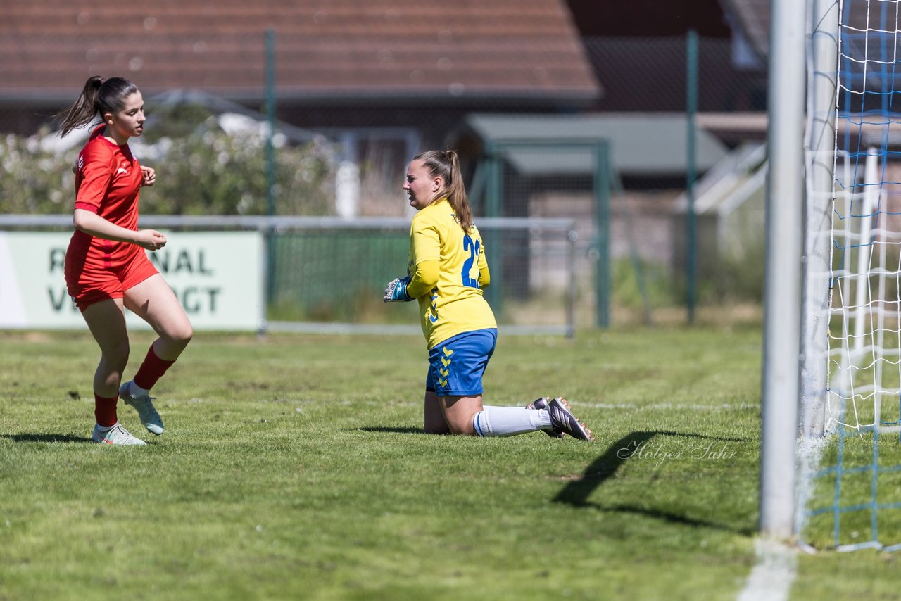 Bild 312 - F TSV Zarpen - Holstein Kiel II : Ergebnis: 2:6